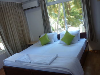 Batuta Maldives Surf View Ξενοδοχείο Thulusdhoo Εξωτερικό φωτογραφία