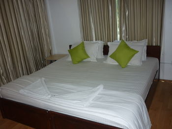 Batuta Maldives Surf View Ξενοδοχείο Thulusdhoo Εξωτερικό φωτογραφία